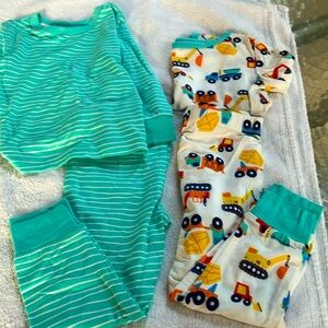Toddler Boys 4 piece pajamas.Size 18 months.